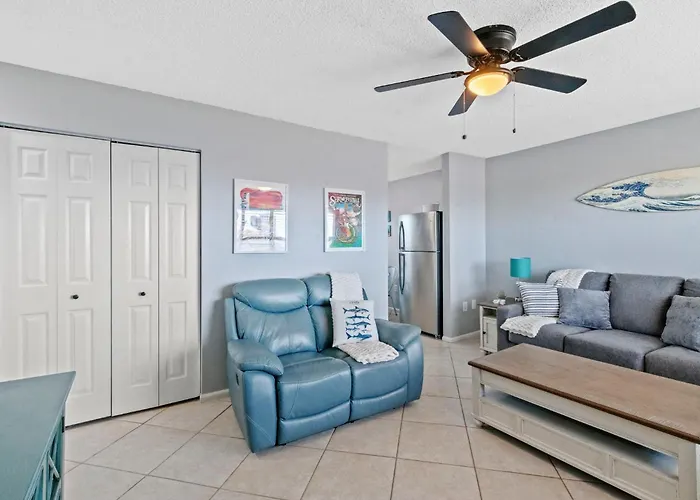 2Br Retreat With Pool, Near Beach And The Hangout