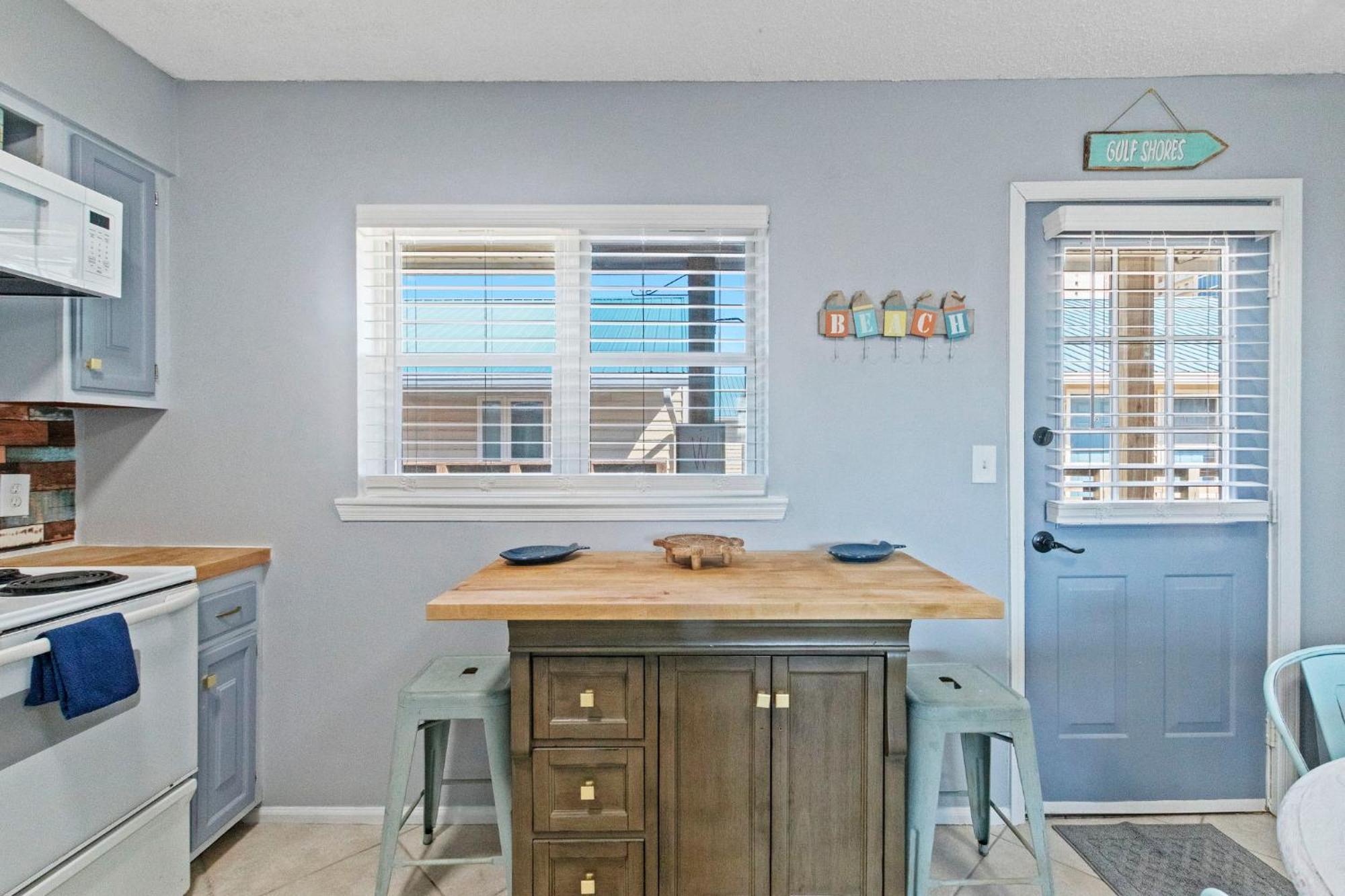 2br Retreat With Pool, Near And The Hangout Gulf Shores