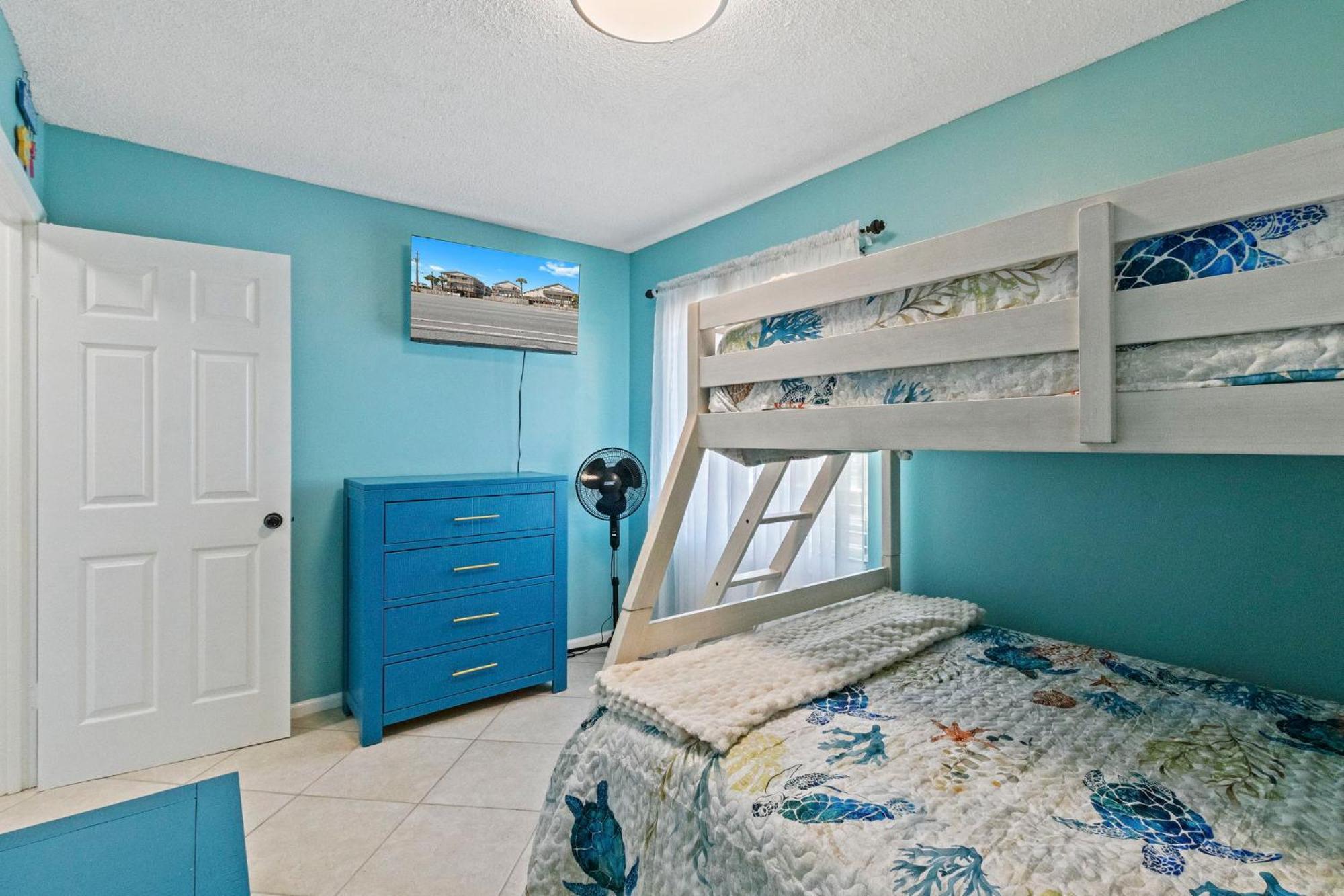 Apartment 2br Retreat With Pool, Near And The Hangout *