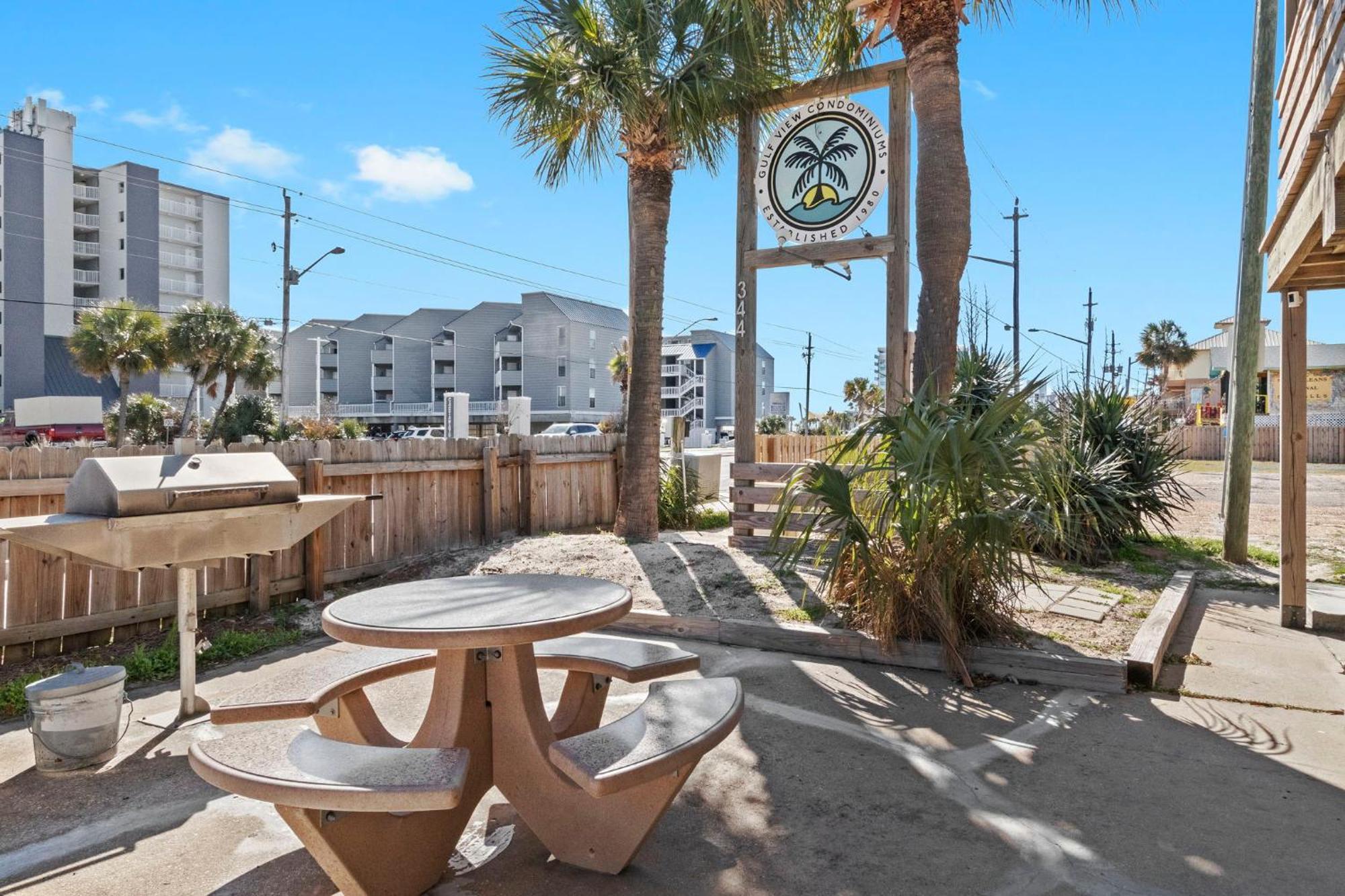 Apartment 2br Retreat With Pool, Near And The Hangout Gulf Shores