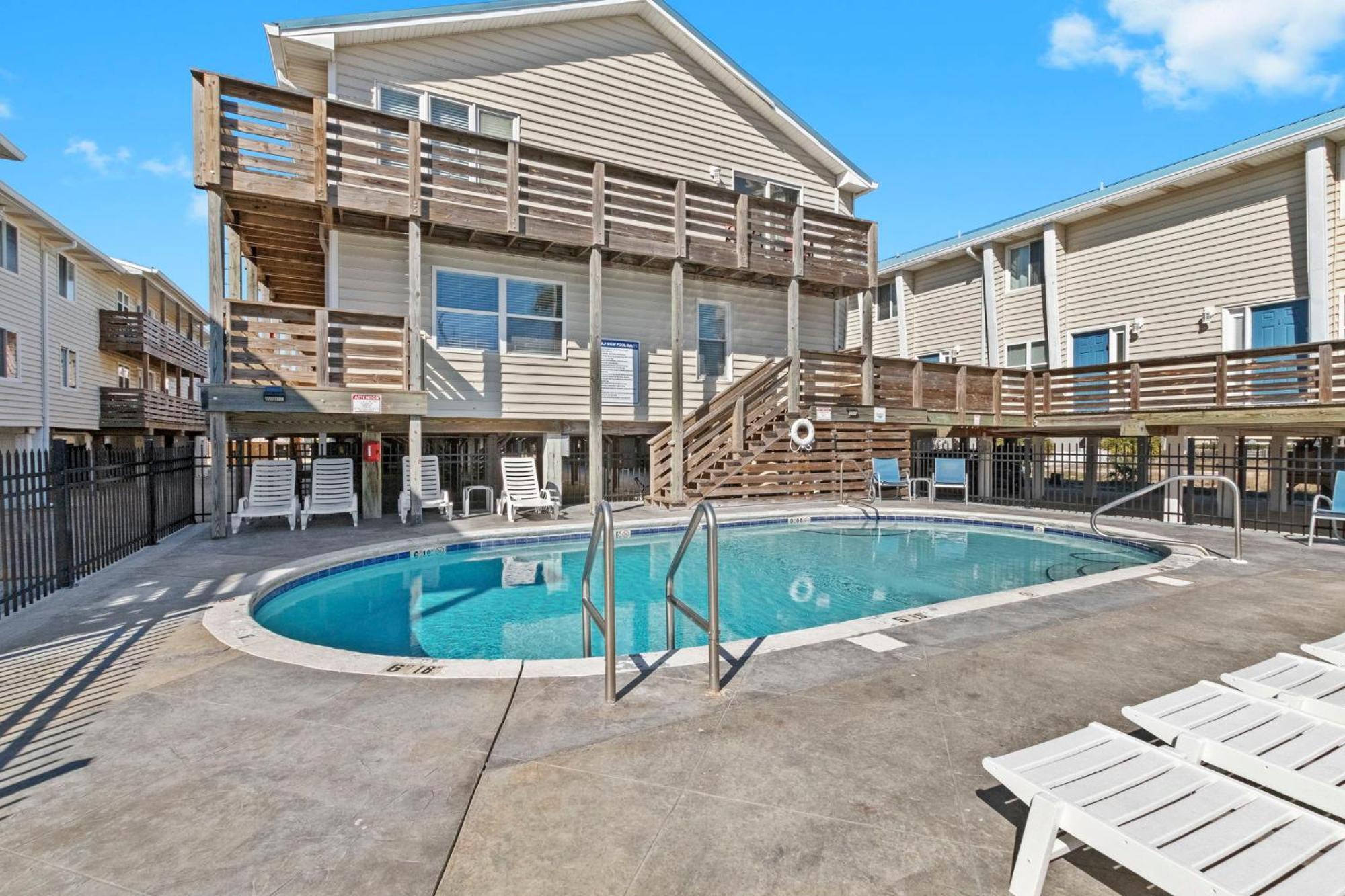 2br Retreat With Pool, Near And The Hangout Apartment